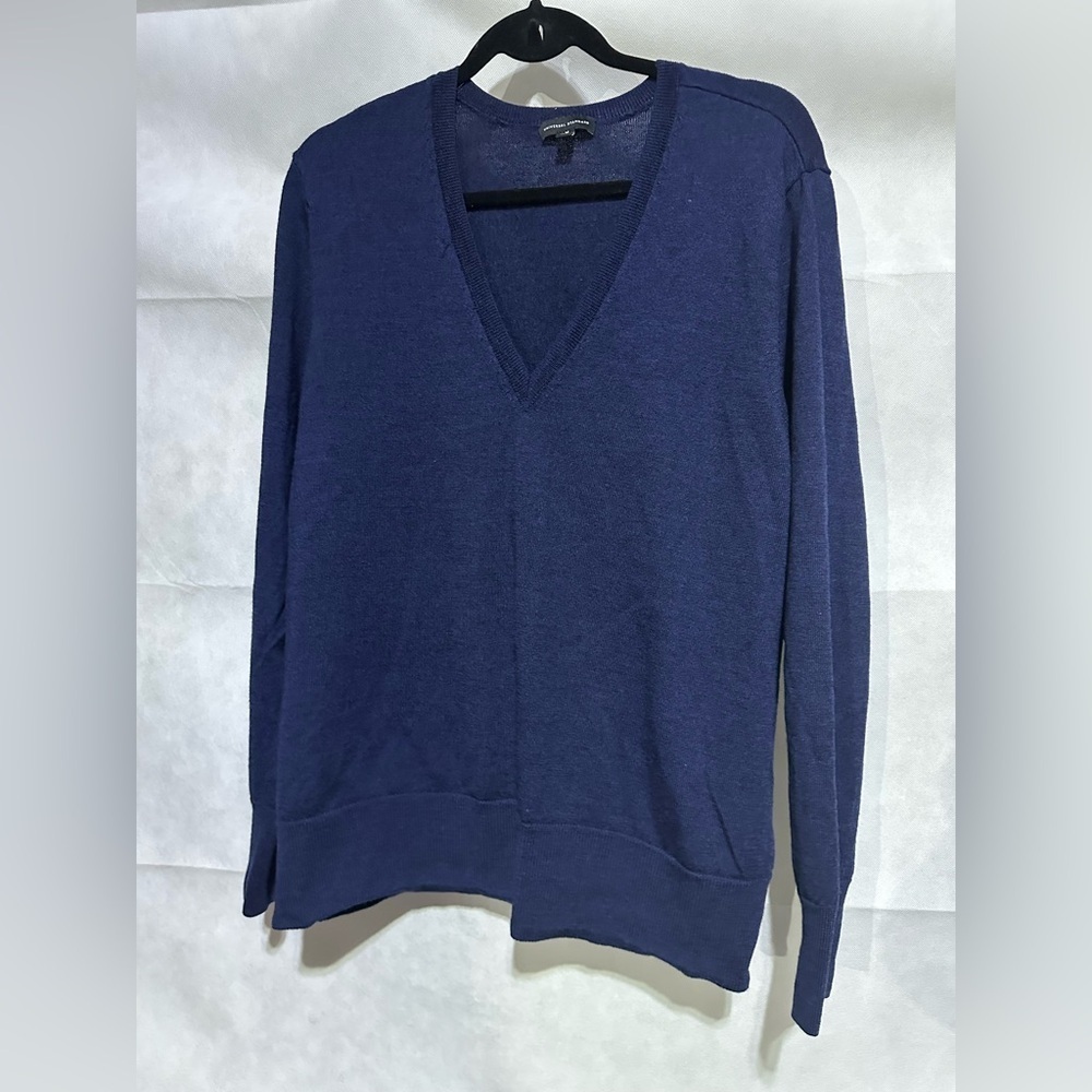 Universal Standard Women’s Medium V-Neck 100% Merino Wool Sweater Navy Blue EUC!
